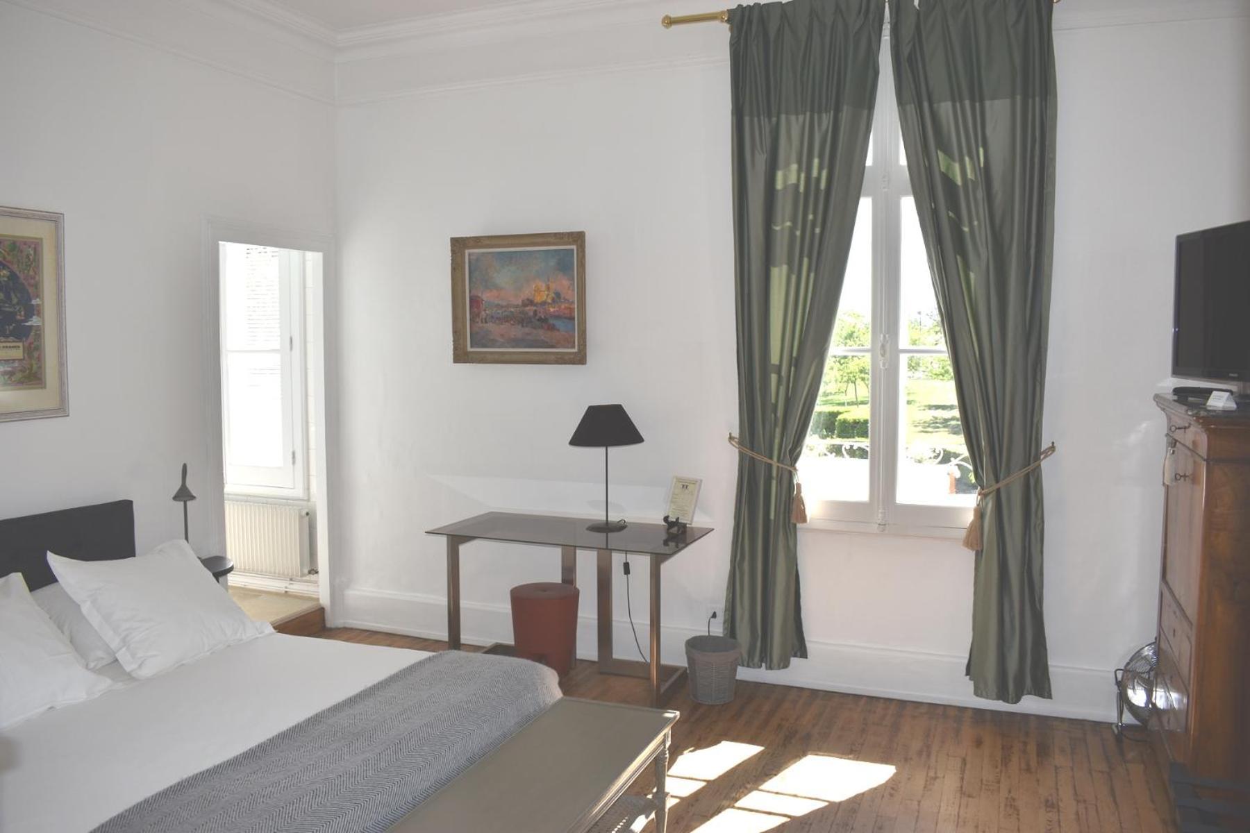 Bed and Breakfast Manoir Des Tuileries Du Buisson Верней-д'Авре-ет-д'Ітон Номер фото